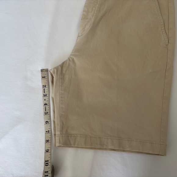 Tommy Hilfiger Men's Classic Fit Flat Front Shorts‎ - Size 36. - Picture 11 of 12